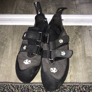Evolve Climbing Shoes. Mismatched sizes.